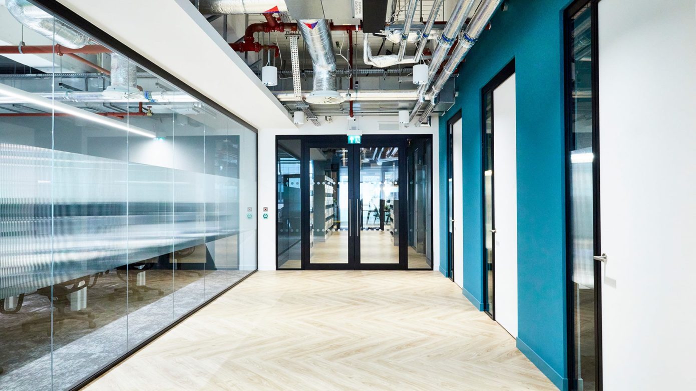 Frameless office glazing - Office partitioning - glass walls - acoustics - glass doors - Projects