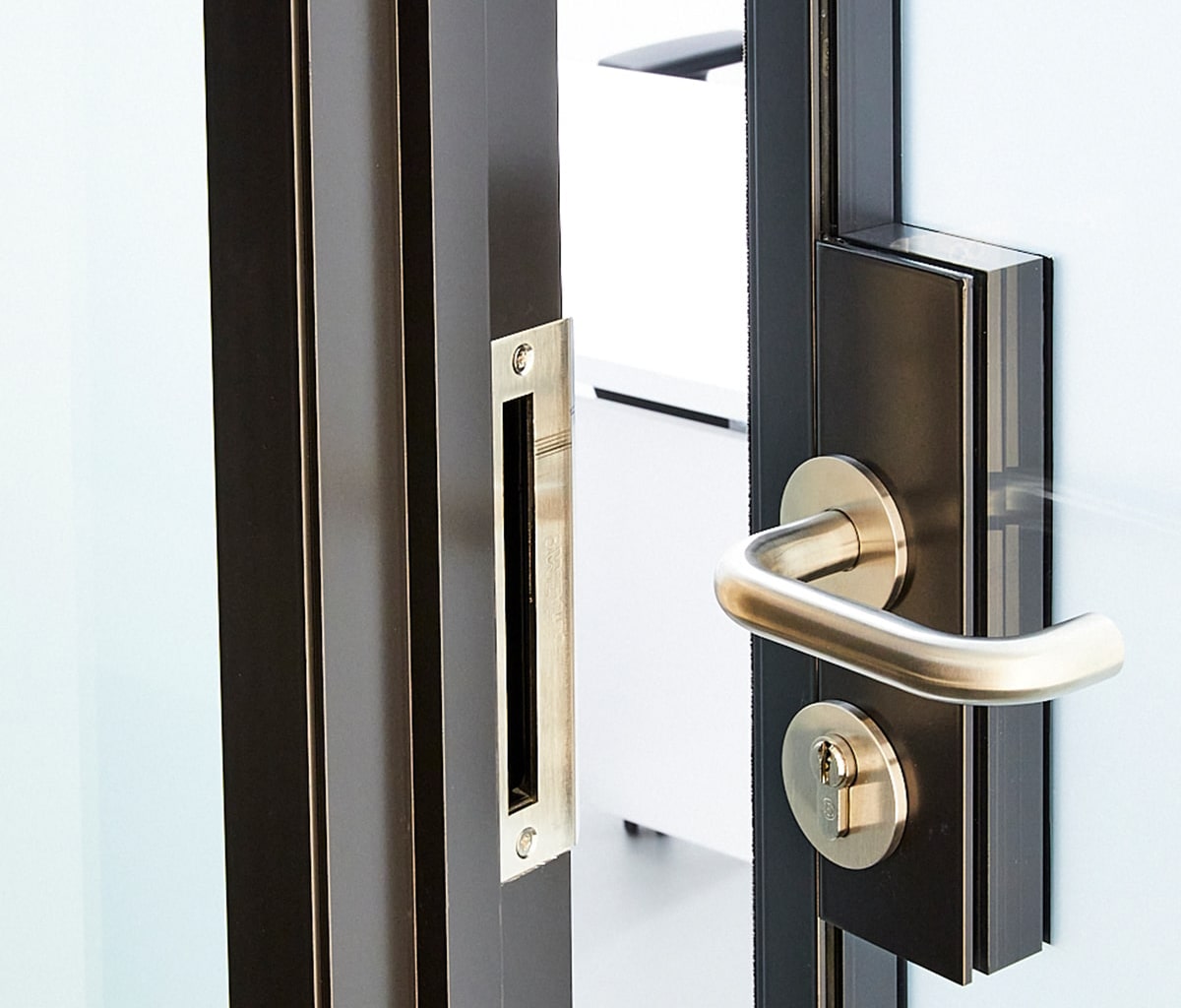 door handle ironmongery aluminium fitouts office space